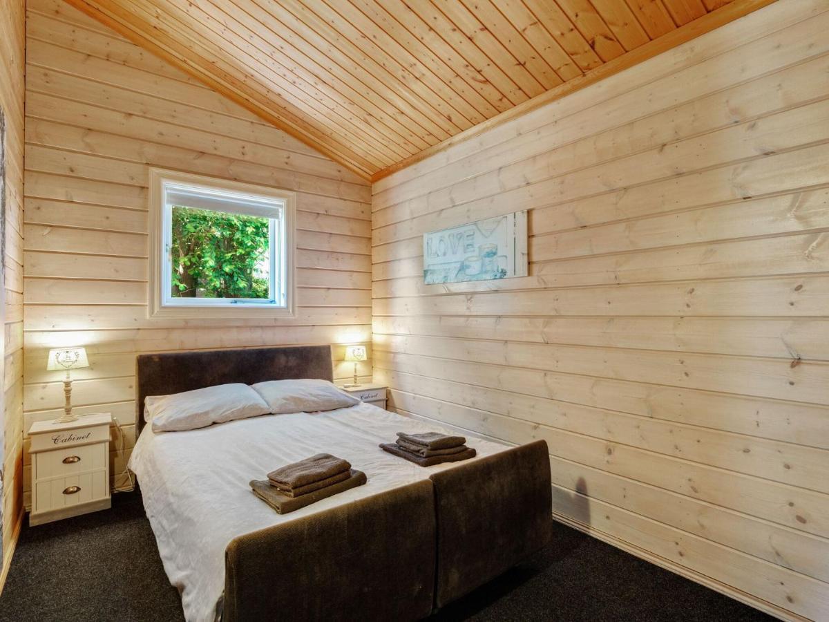 Luxurious Chalet In Guelders By The Forest Hulshorst Bagian luar foto