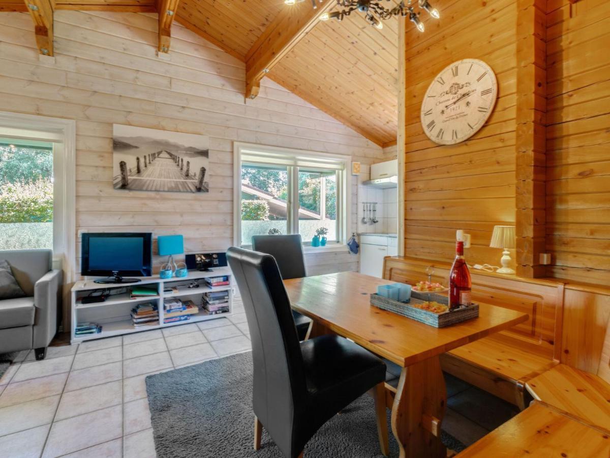 Luxurious Chalet In Guelders By The Forest Hulshorst Bagian luar foto