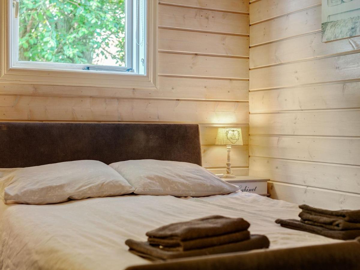 Luxurious Chalet In Guelders By The Forest Hulshorst Bagian luar foto
